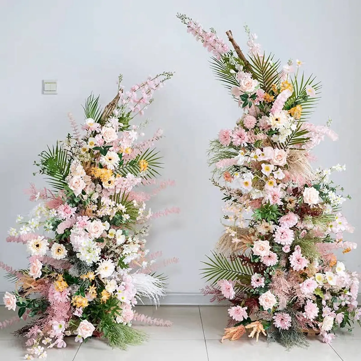 Volda flower arch rental